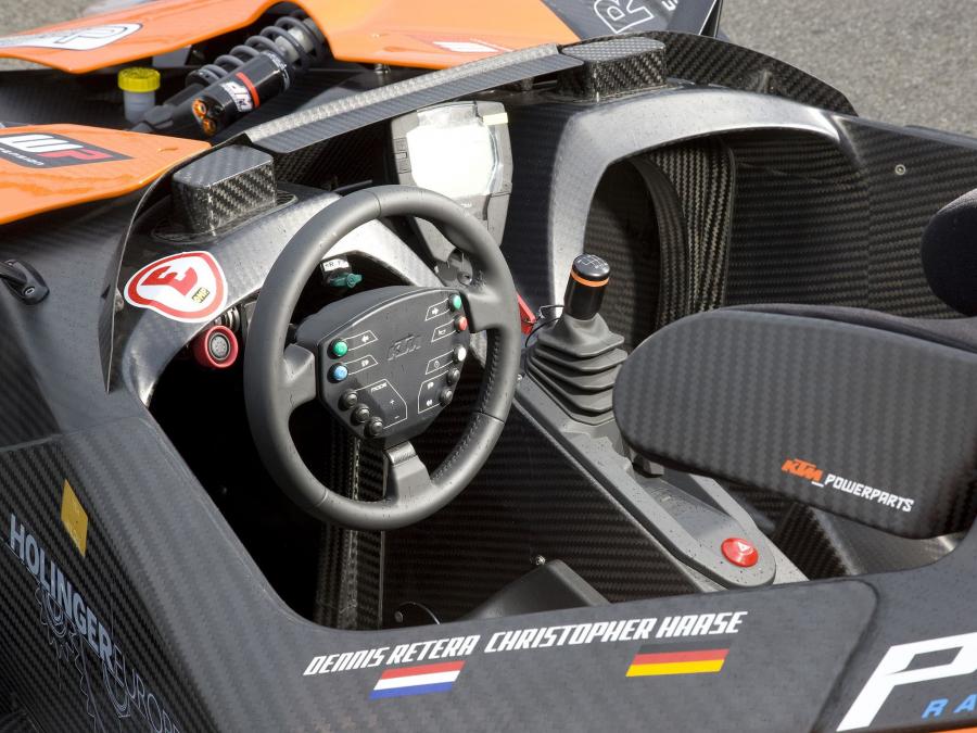 Интерьер KTM X-Bow GT4 2008 года  (фото 15 из 20)